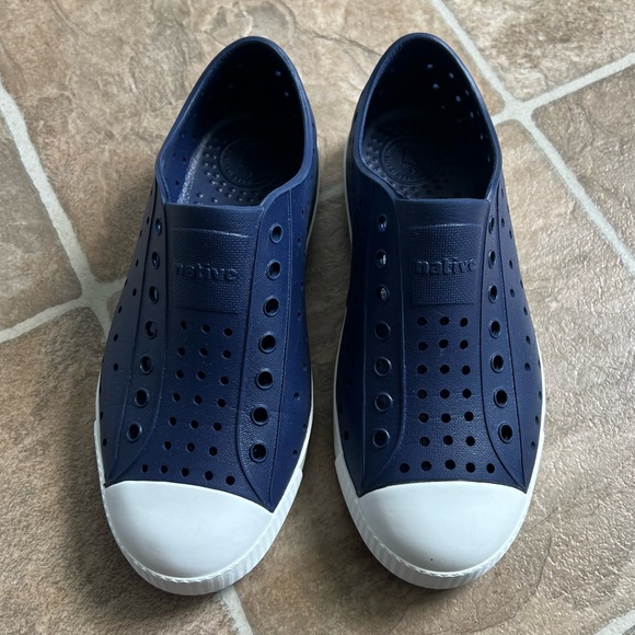Native Jefferson Kids Slip Ons - Picture 1 of 7